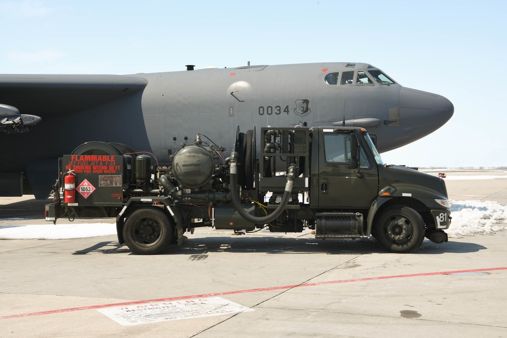 B-52H Crew Earns Award for Safe Landing After Engine Failure